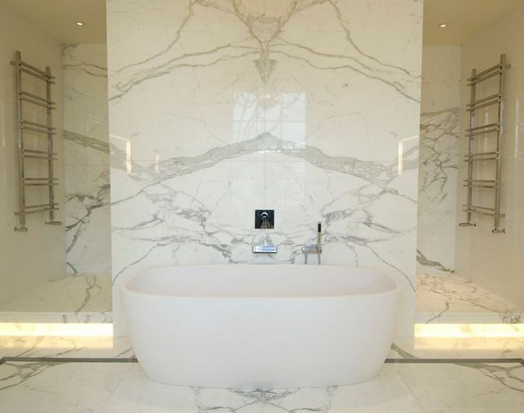 salle de bain marbre blanc idee amenagement