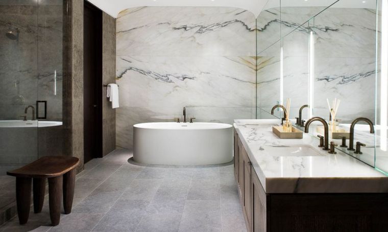 accessoires bois salle de bain marbre blanc 