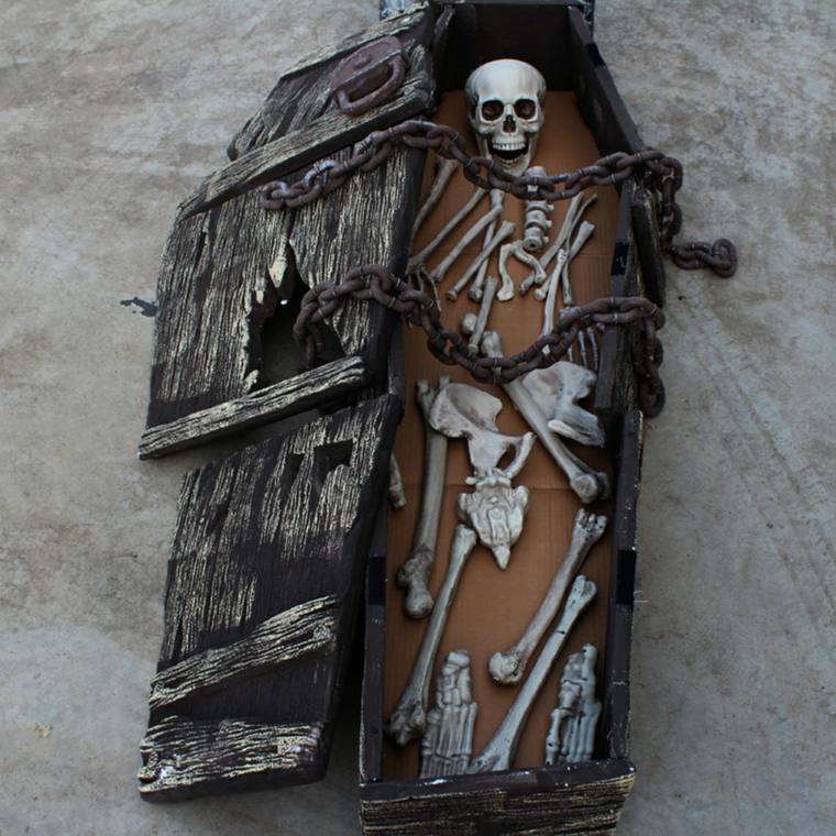 déco halloween cercueil squelette pirate