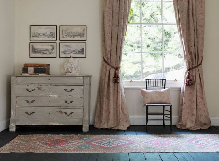 déco maison de campagne style anglais chambre rideaux motif floral