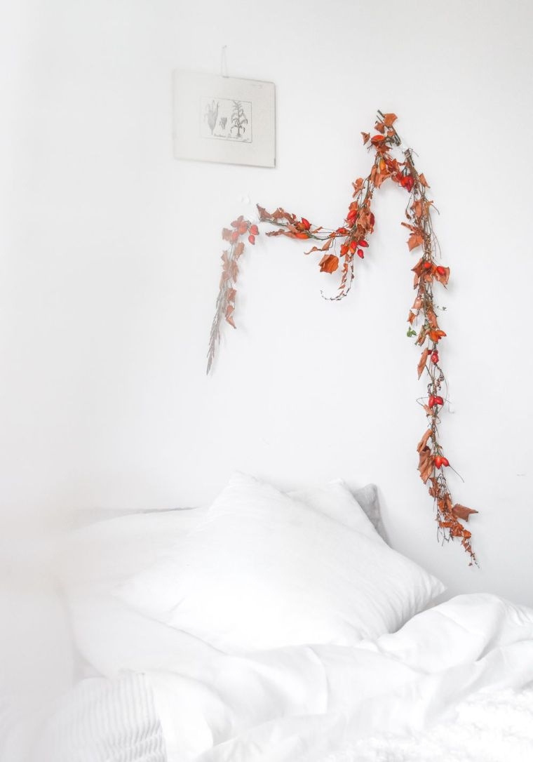guirlande décorative automne chambre a coucher mur
