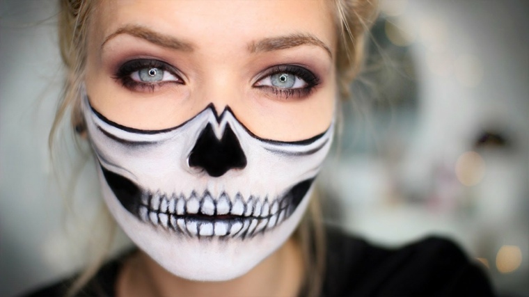 maquillage squelette noir blanc moitié visage femme douceur
