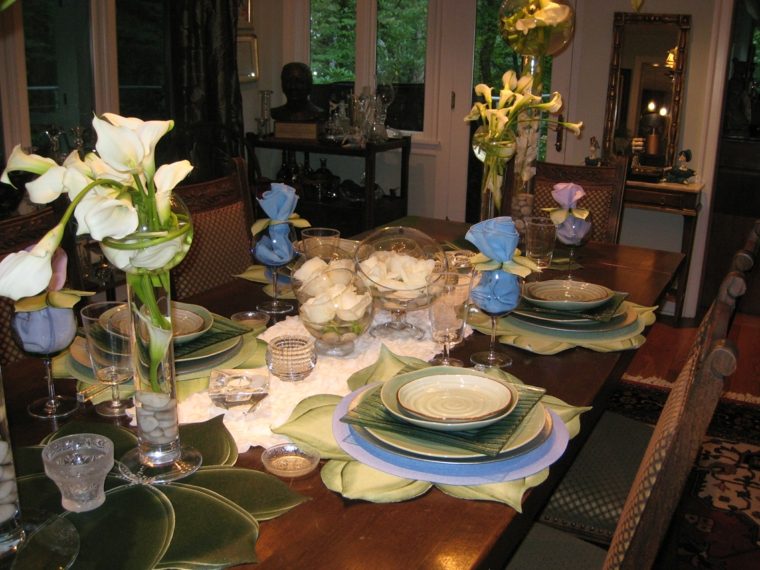mettre la table dîner familial ambiance florale