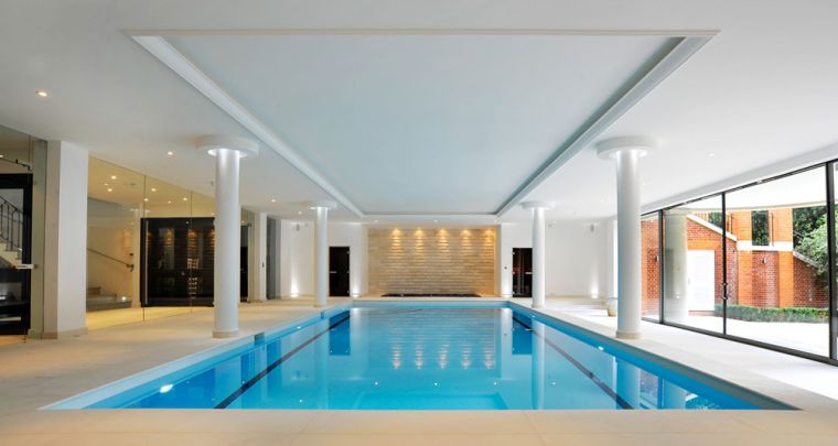 exemple de piscine d'interieur moderne forme rectangulaire