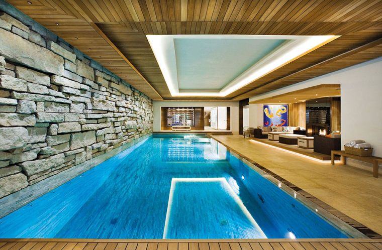 piscine design interieur maison revetement mur bois pierre