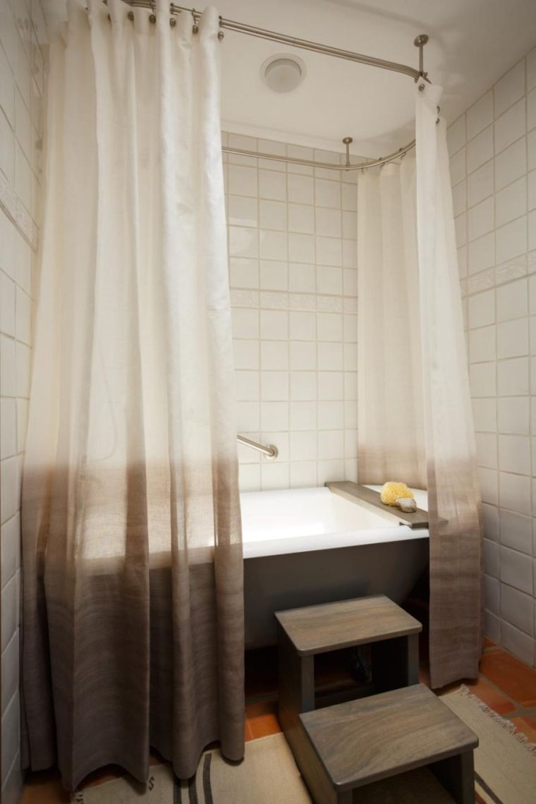 renovation petite salle de bain moderne rideaux design