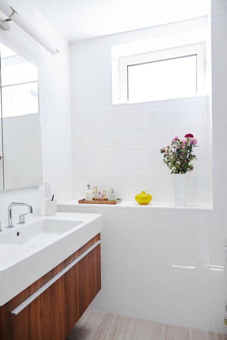 rénovation salle de bain petit espace moderne idee peinture blanche
