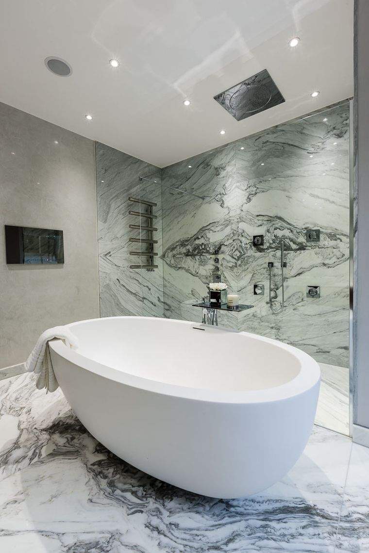 image salle de bain carreaux marbre blanc