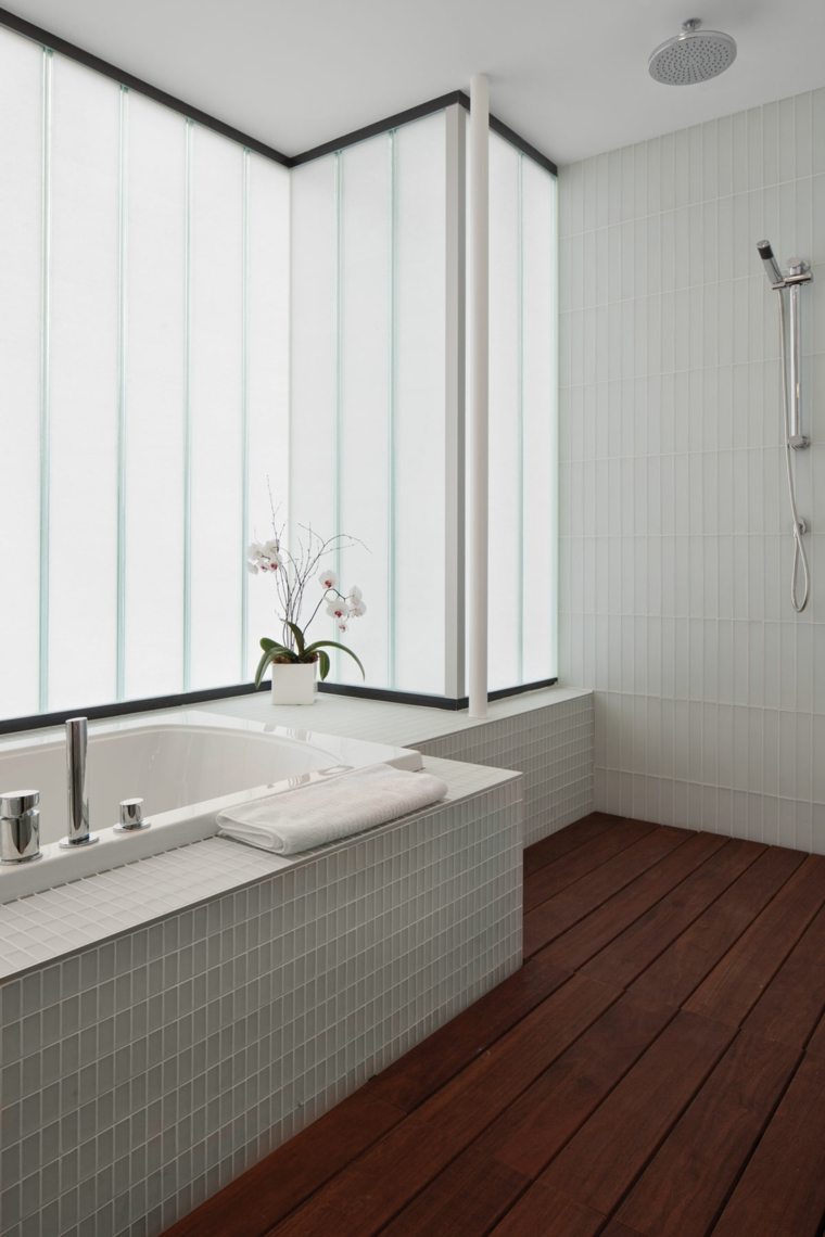 salle de bain blanche et bois design moderne parois à la japonaise