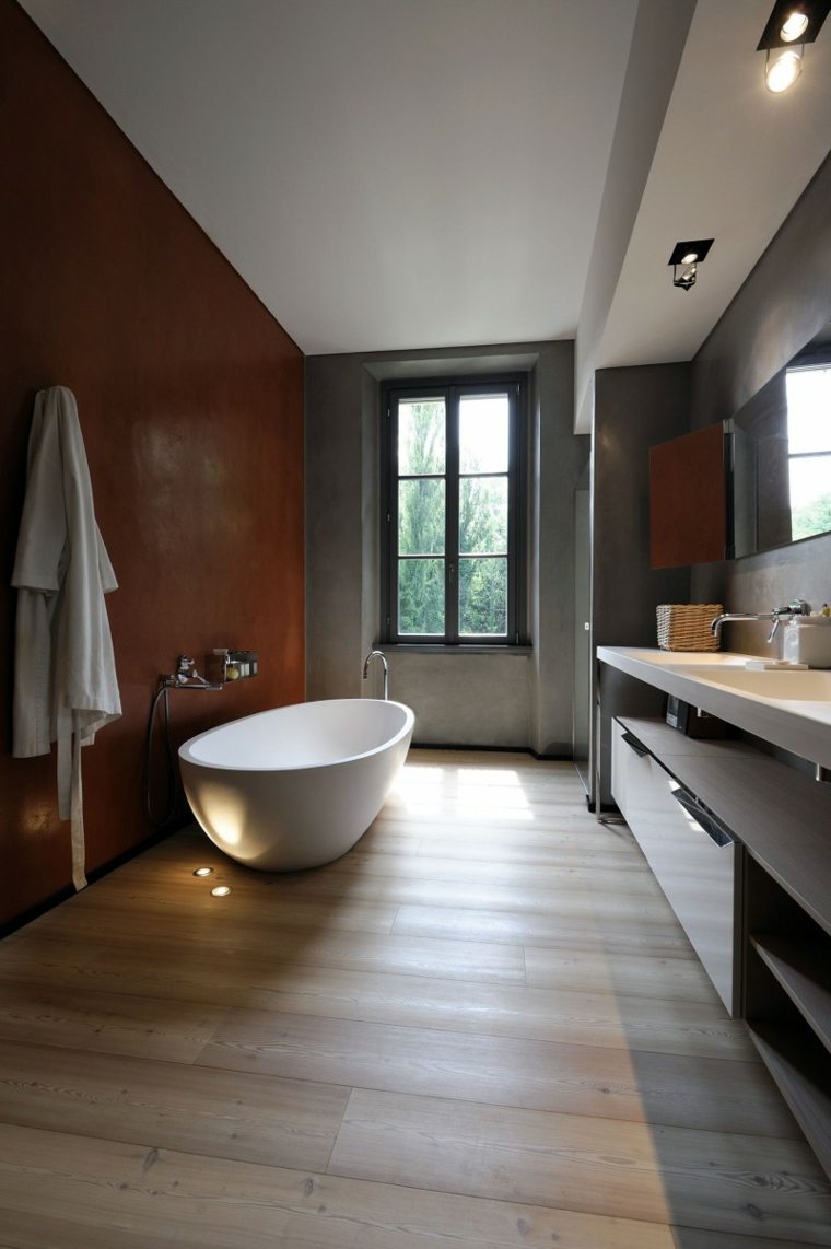 salle de bain bois et blanc plancher