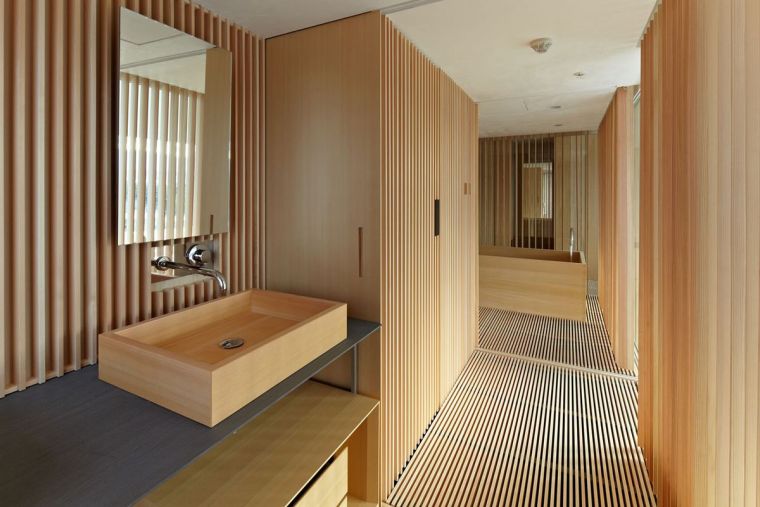 salle de bain déco zen revetement bois clair mur
