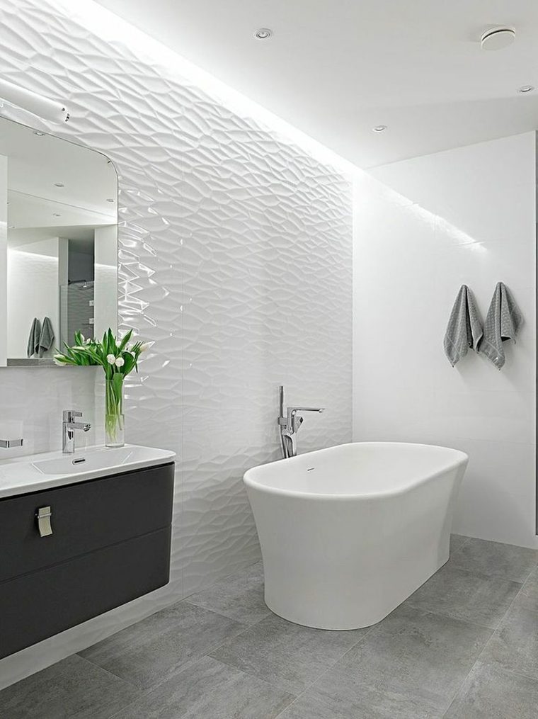 intérieur design idée salle de bains baignoire design carrelage gris