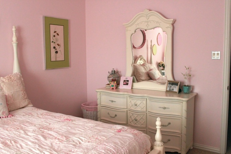 intérieur chambre fille mur rose déco meuble bois miroir