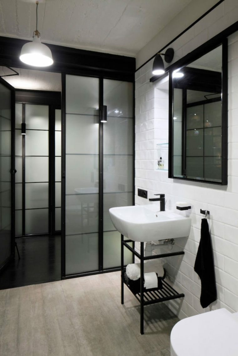 deco style industriel image salle de bain noire et blanche