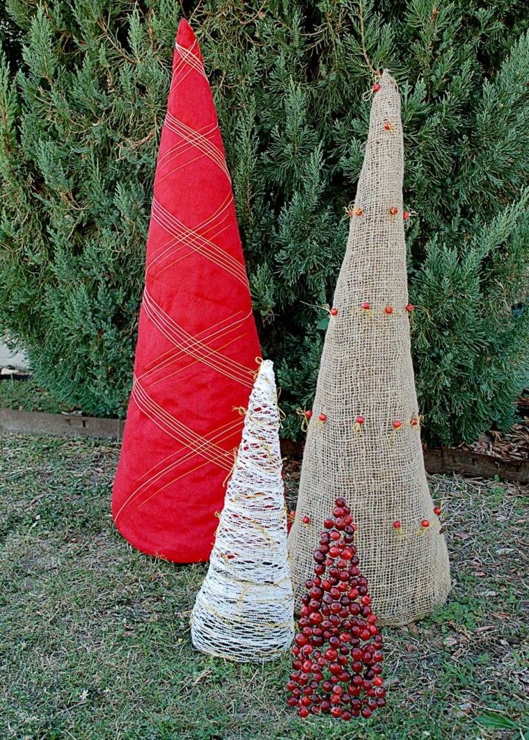 décoration de noël extérieur à faire soi-même sapins cônes fil