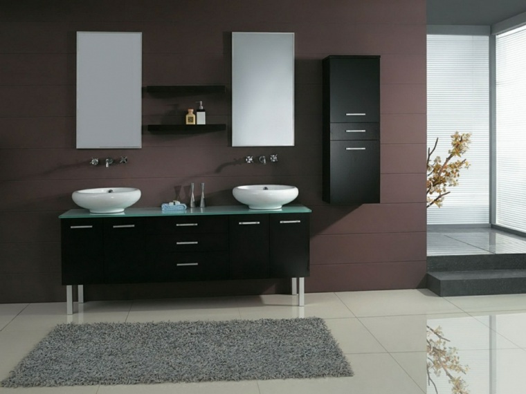design moderne salle de bains idée miroir mur tapis de sol gris
