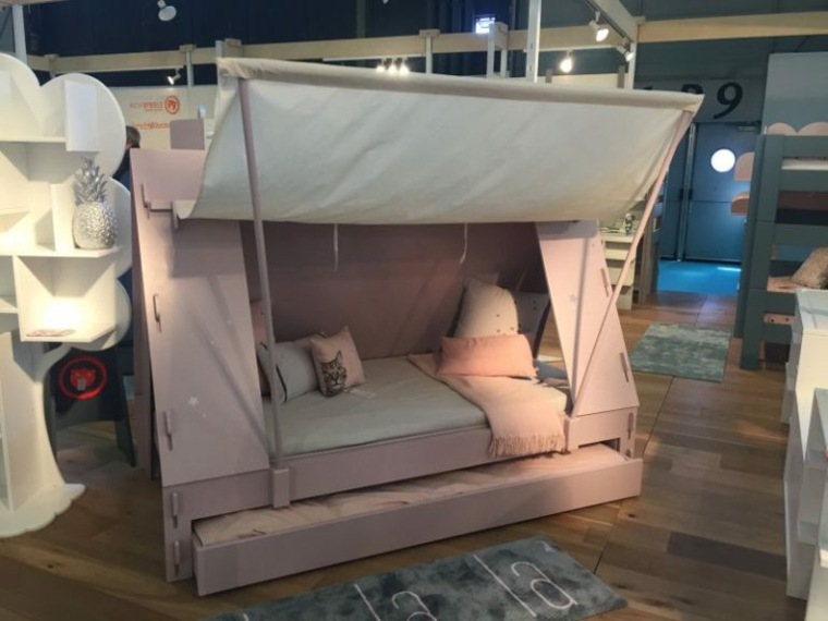 lit enfant original rangement chambre fille meuble cabane rose 