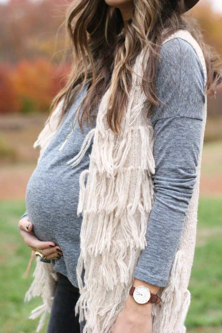 mode hiver femme enceinte t-shirt gris idée tenue