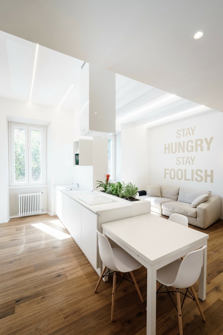 petit appartement design idée canapé blanc coussins table à manger salle à manger cuisine