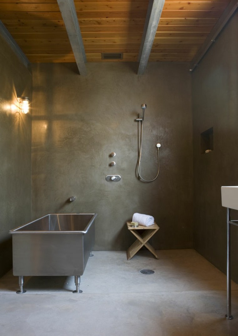 salle de bains design moderne mur béton ciré style industriel bainoigre acier