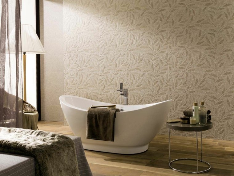 salle de bain beige et taupe papier peint ambiance cozy