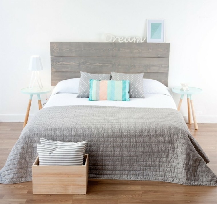 fabriquer une tête de lit design bois diy idée coussins aménager espace