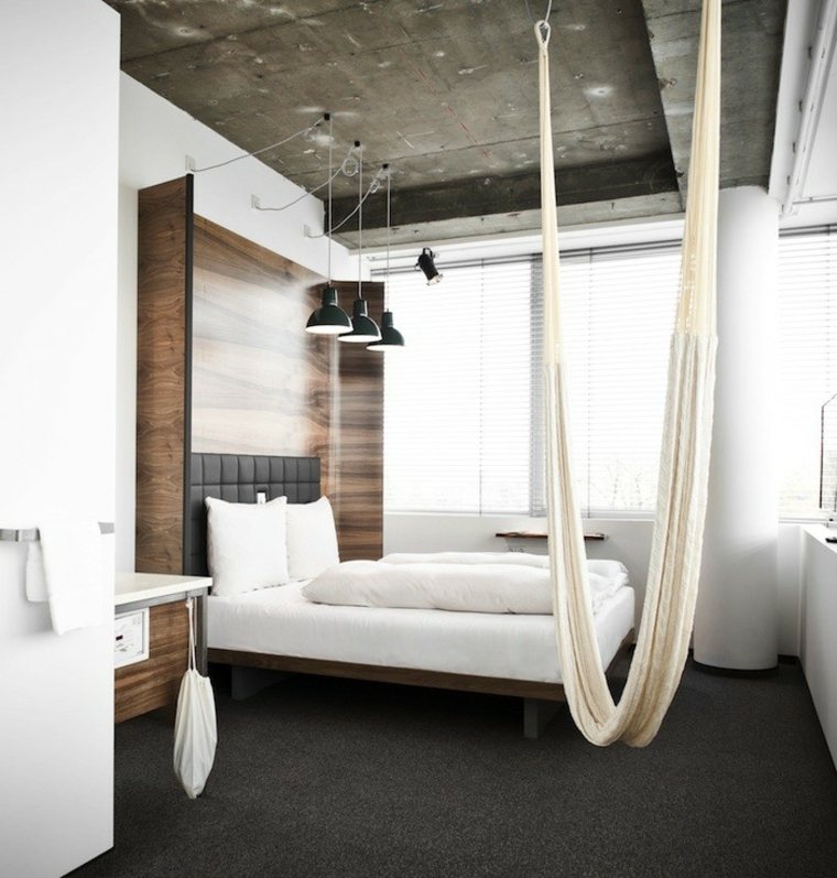 chambre hamac suspension idée lit bois luminaire tapis de sol gris