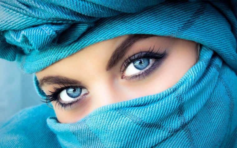 châtain yeux bleus beauté absolue