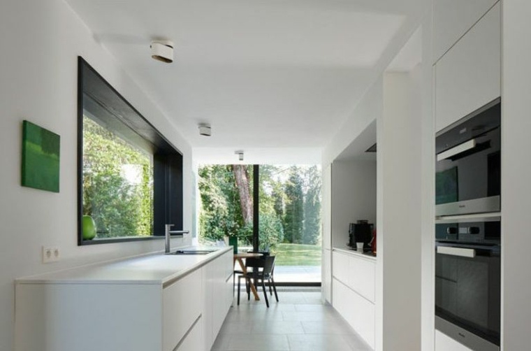 rénover une maison cuisine design meuble moderne plan de travail résine