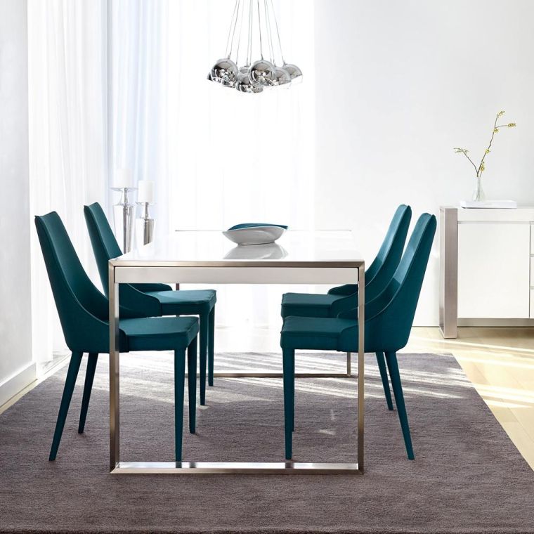 chaise bleue tissu design table salle à manger pied metal decoration style contemporaine