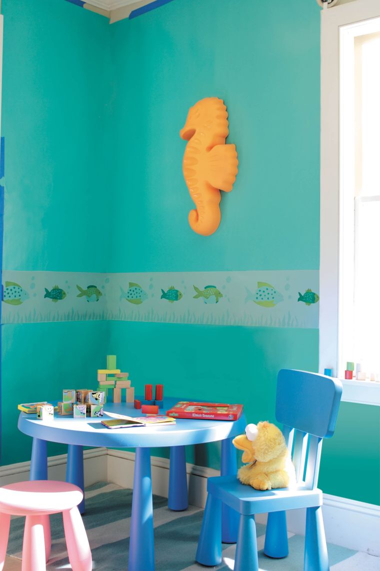 chambre bébé bleu canard garcon fille peinture coin de jeux idee amenagement
