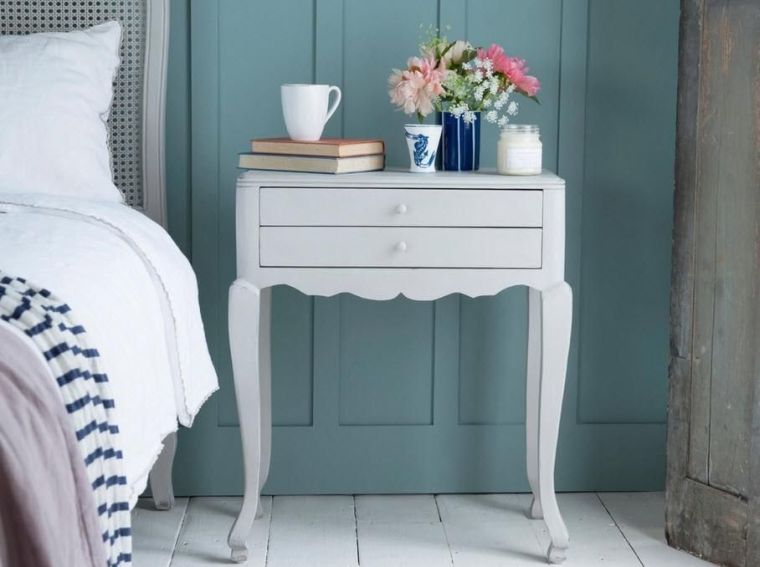 idee amenagement chambre bleu et gris couleurs bleu linge de lit blanc petit mobilier gris