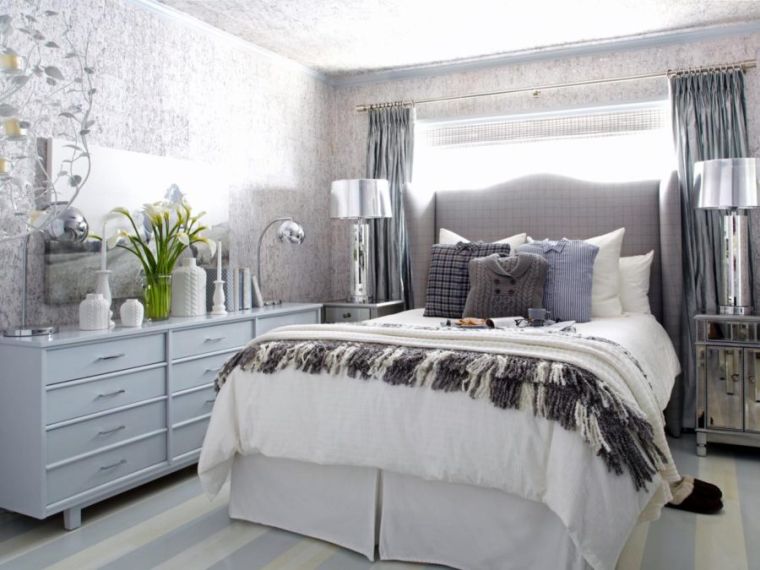 modele chambre gris et bleu lit blanc tete de lit capitonne tissu bleu association de couleurs froides