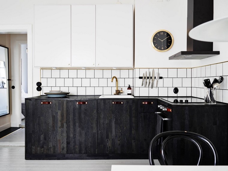 cuisine noire blanche moderne meuble armoires de cuisine carrelage idées