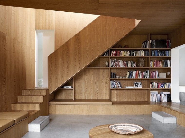 escalier bois design moderne idée aménager intérieur bibliothèque