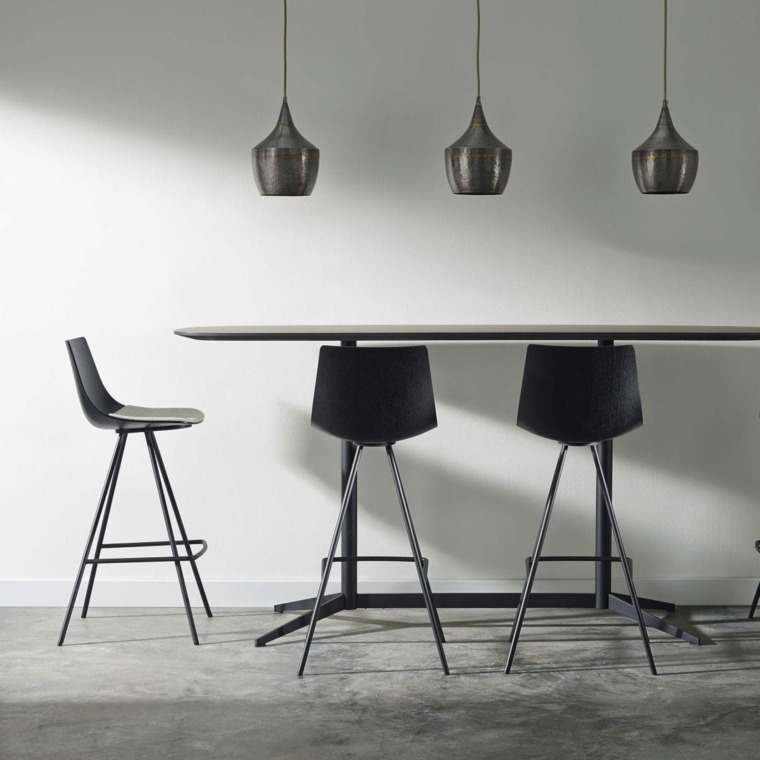 modele de chaise noire plan de travail cuisine avec bar design