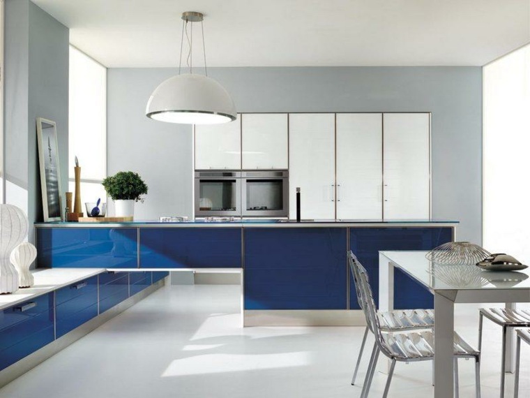meubles hauts cuisine-blanche et bleu ilot peninsule couleurs tendance deco maison