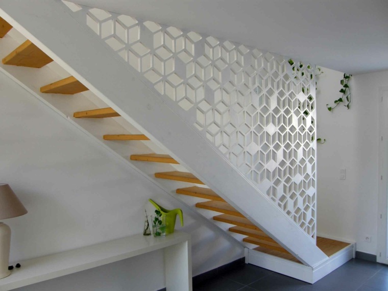 moucharabieh bois blanc garde-corps rampe escalier