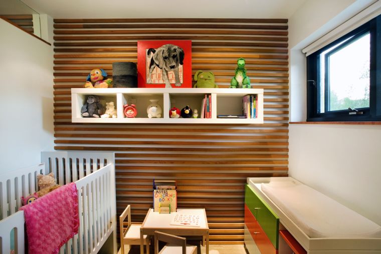 mur parement bois moderne amenenagement petite chambre bebe fille garcon