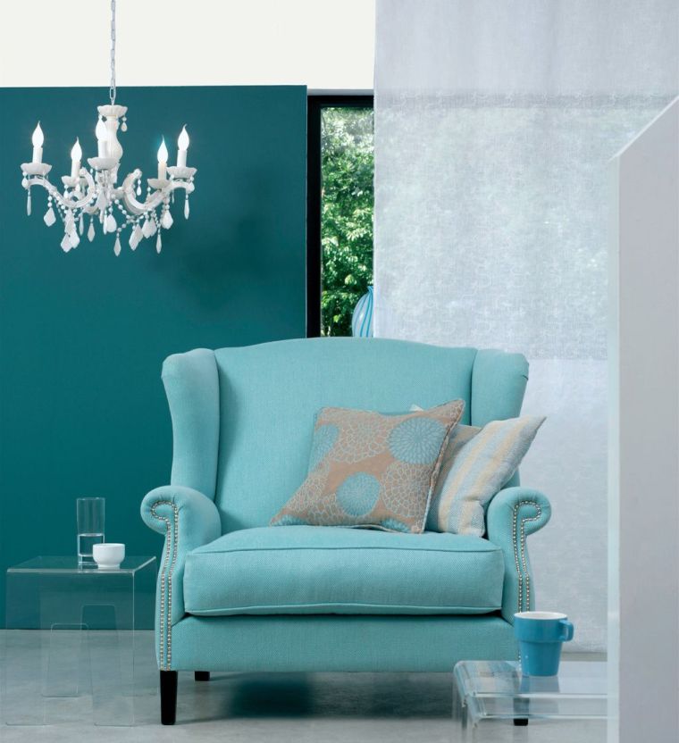 idee peinture salon association de couleurs tendance modele salon bleu fauteuil vintage