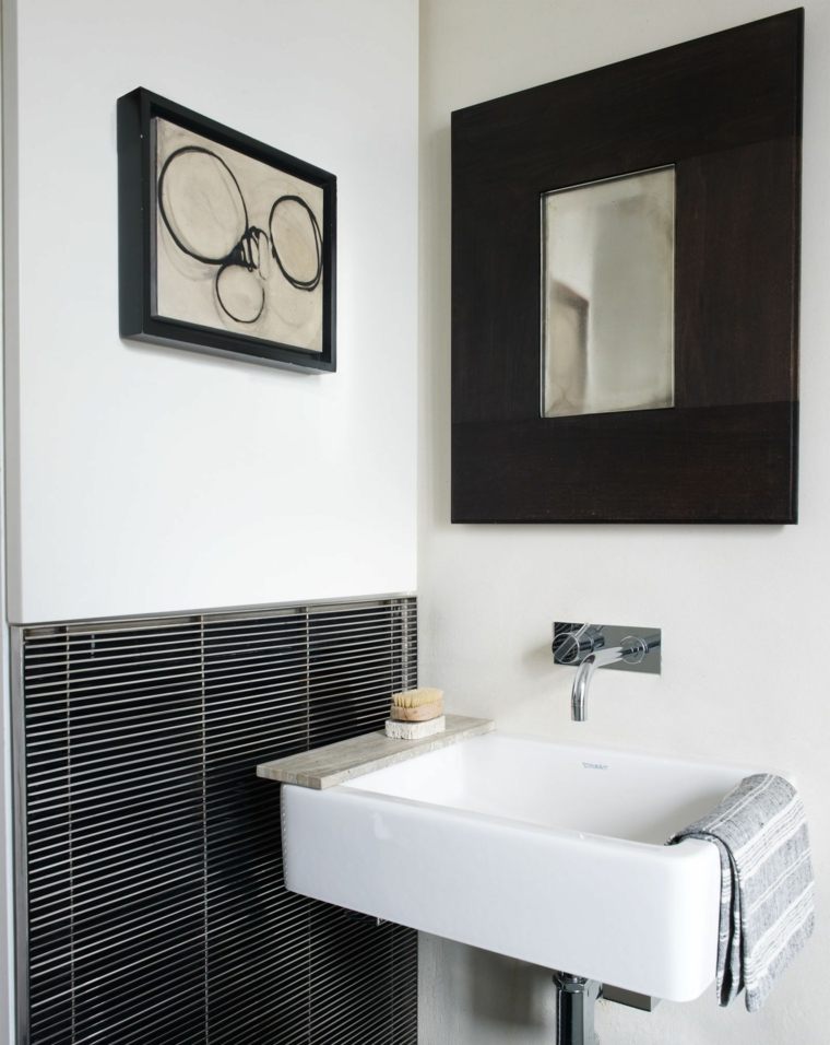 idee de decoration salle de bain petit espace noir et blanc design contemporain