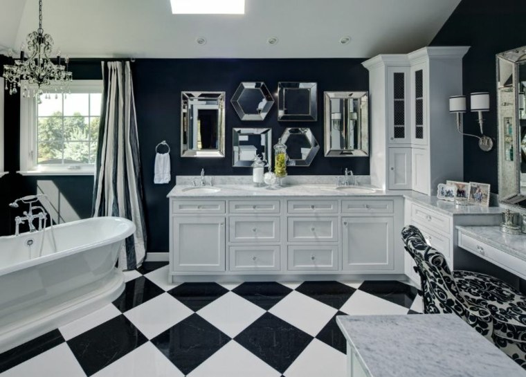 salle de bain noire et blanche decoration luxueuse carreaux damier grand carreaux