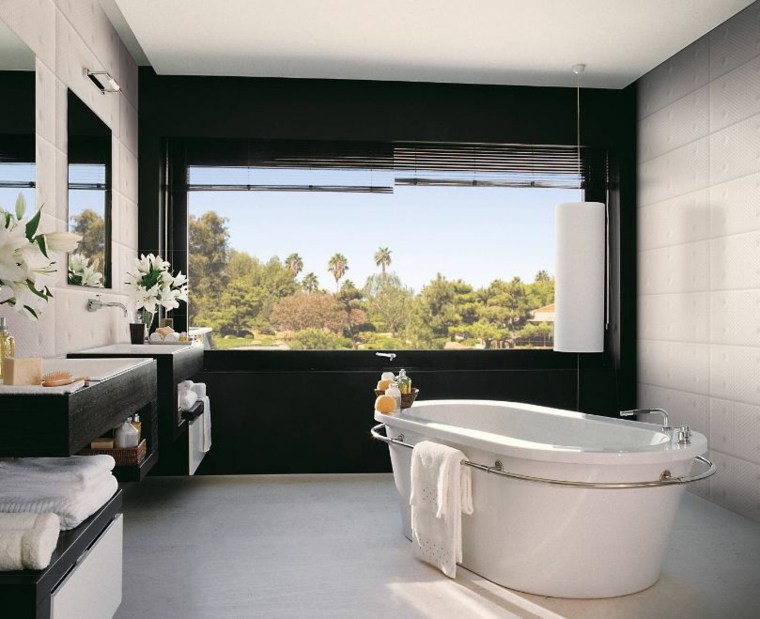 image salle de bain peinture noire baignoire design moderne meuble vasque suspendu 
