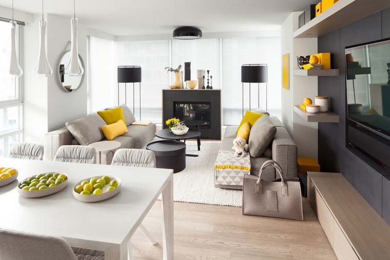 design intérieur moderne canapé gris clair coussins jaunes idée tapis sol