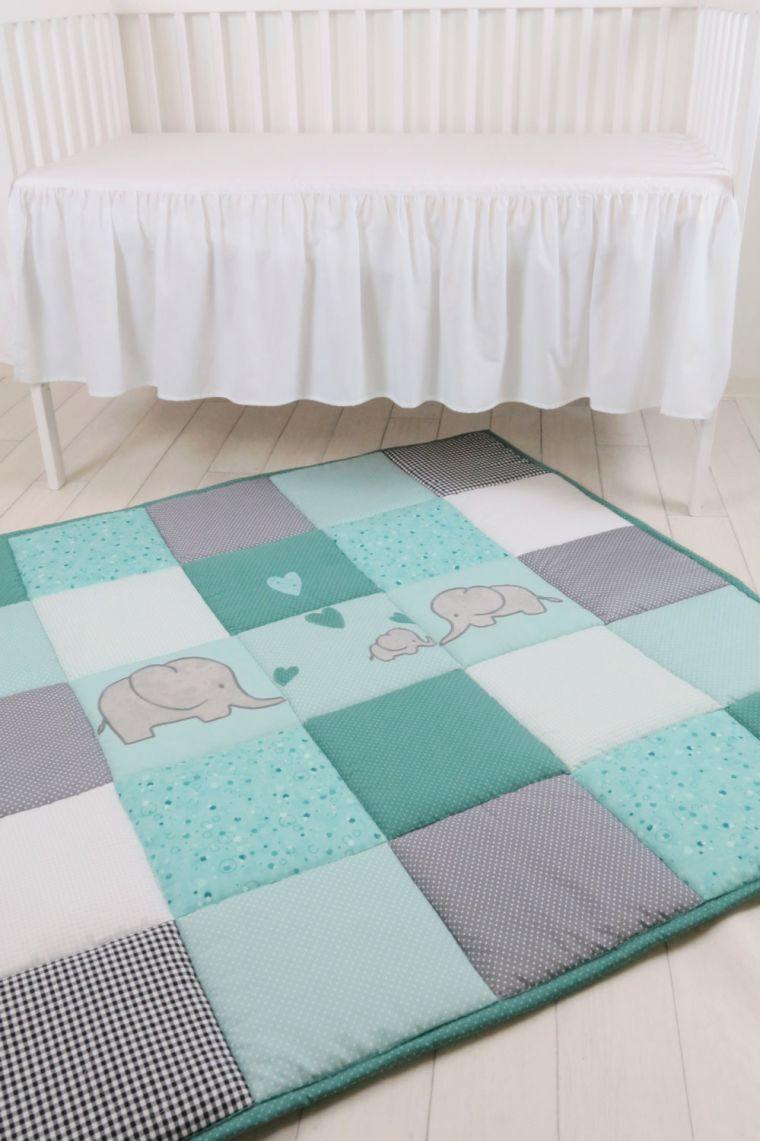 tapis de sol enfant chambre bebe bleu clair gris patchwork