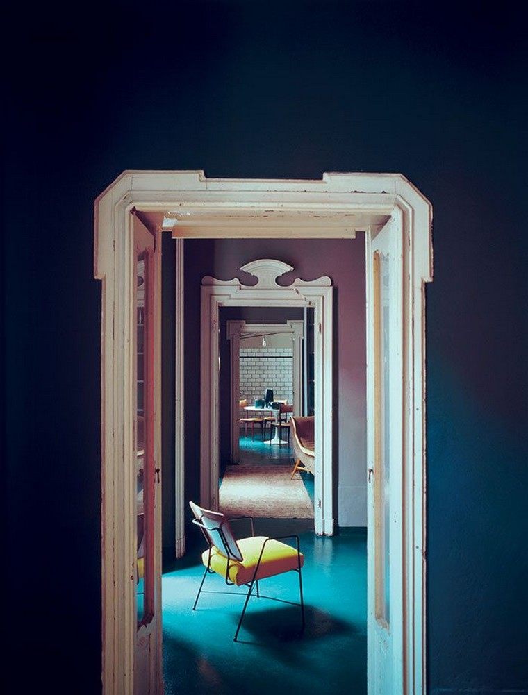 intérieur bleu moderne design idée bleu paon fauteuil design intérieur tendance