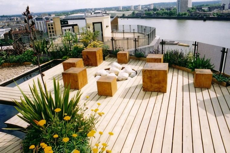 terrasse revêtement bois naturel mobilier extérieur idée tendance revetir sol bois