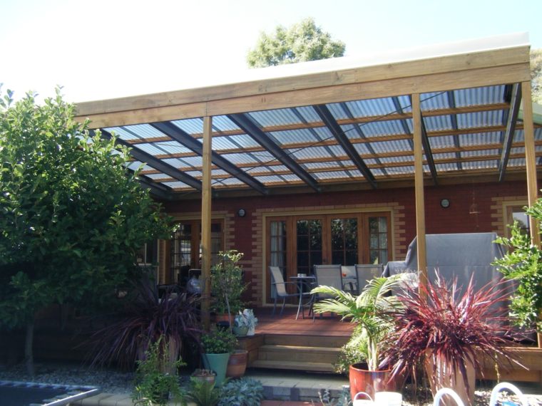 couvrir une terrasse verre bois pour trouver refuge tout temps