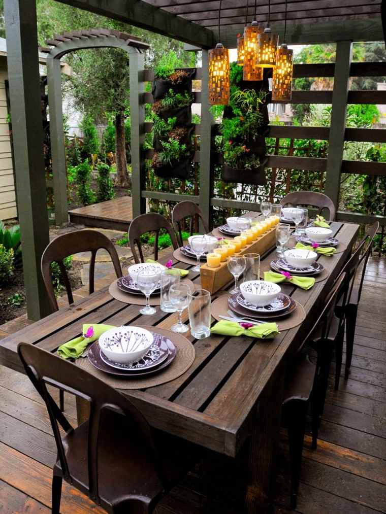 déco pas cher terrasse idée diy espace table en bois jardin