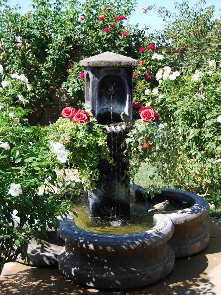 idée déco extérieur pas cher fontaine diy idée fleurs extérieur décorer espace